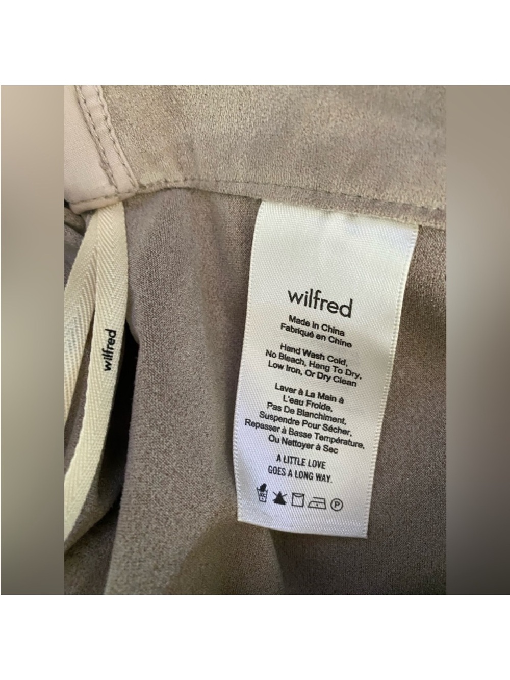 Aritzia Wilfred Women's Shorts Bossier Faux Suede Tan Shorts size Medium - Picture 11 of 13